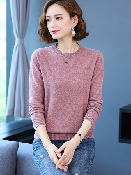 Μονόχρωμο γυναικείο πουλόβερ με μακριά μανίκια και οβάλ λαιμόκοψη