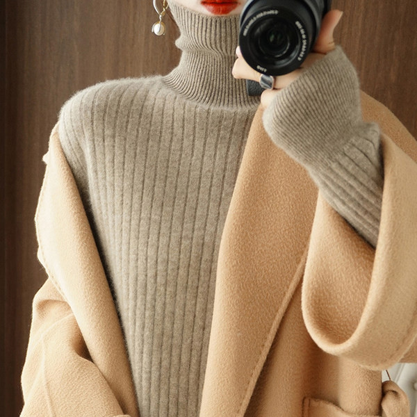 Naujo modelio moteriškas megztinis su aukšta polo apykakle