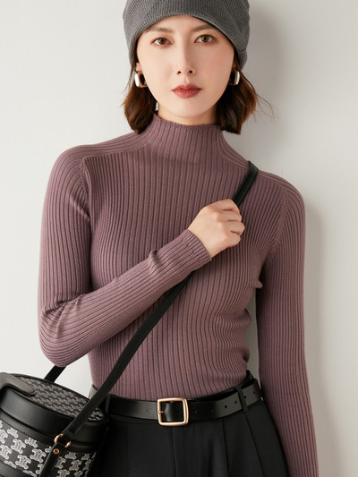 Pulover de damă din tricot subțire, cu guler înalt