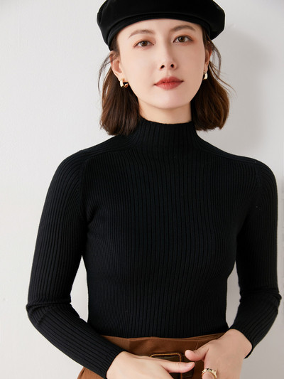 Pulover de damă din tricot subțire, cu guler înalt