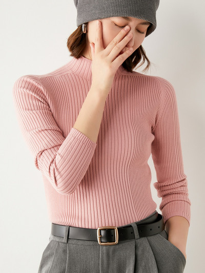 Pulover de damă din tricot subțire, cu guler înalt