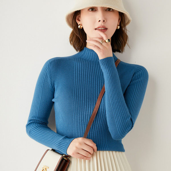 Pulover de damă din tricot subțire, cu guler înalt