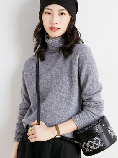 Μονόχρωμο γυναικείο πουλόβερ με ψηλό γιακά