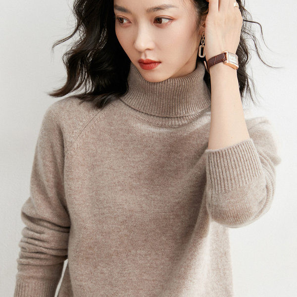 Μονόχρωμο γυναικείο πουλόβερ με ψηλό γιακά