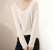 Pulover de damă modern cu un model larg cu decolteu în V