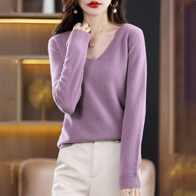 Pulover de damă modern cu un model larg cu decolteu în V