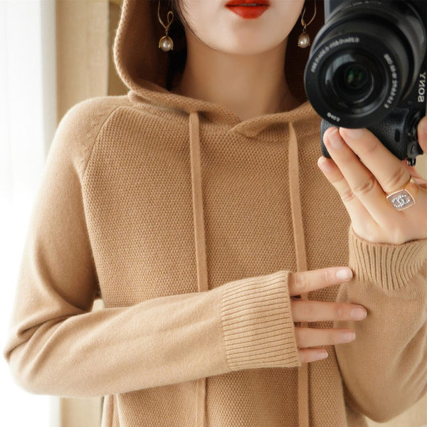 Pulover de damă cu model larg, cu șireturi și glugă