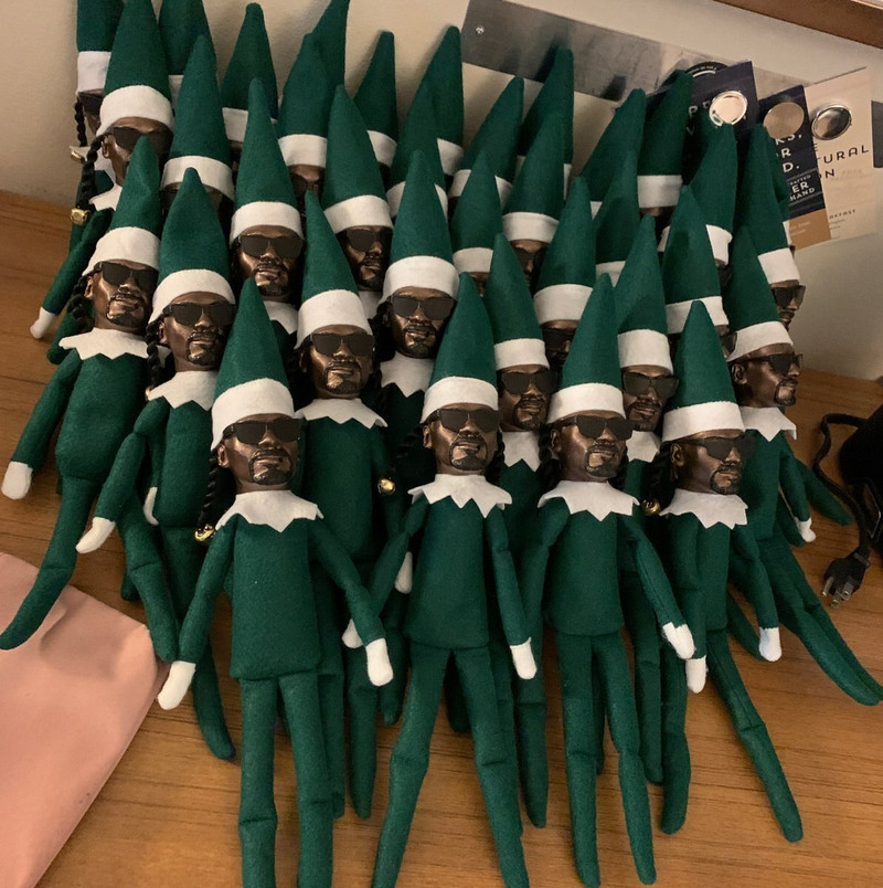 Snoop on A Stoop Christmas Elf Doll Spy on A Bent Toys Festival Party Decor Διακοσμητικά σπιτιού από ρητίνη Φιγούρια Δώρα Πρωτοχρονιάς 2023