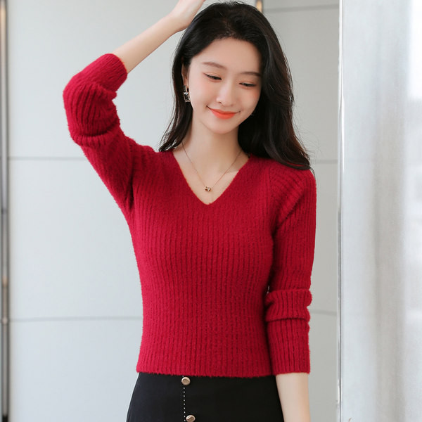 Γυναικείο μονόχρωμο πουλόβερ με λαιμόκοψη V