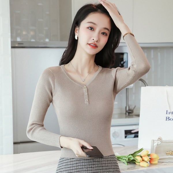 Bluză casual cu decolteu în V și nasturi