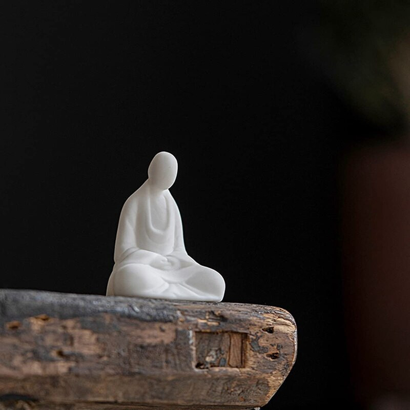 Mini statuie Buddha din ceramică albă Statuie Buddha călugăr care meditație Decorarea casei în stil Zen Accesorii pentru peisaj în miniatură