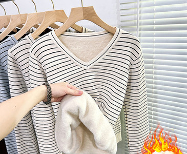 Bluză de damă în dungi cu căptușeală moale