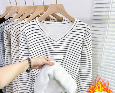 Bluză de damă în dungi cu căptușeală moale