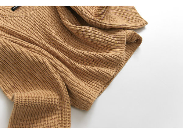 Γυναικείο πλεκτό πουλόβερ με λαιμόκοψη σε σχήμα V