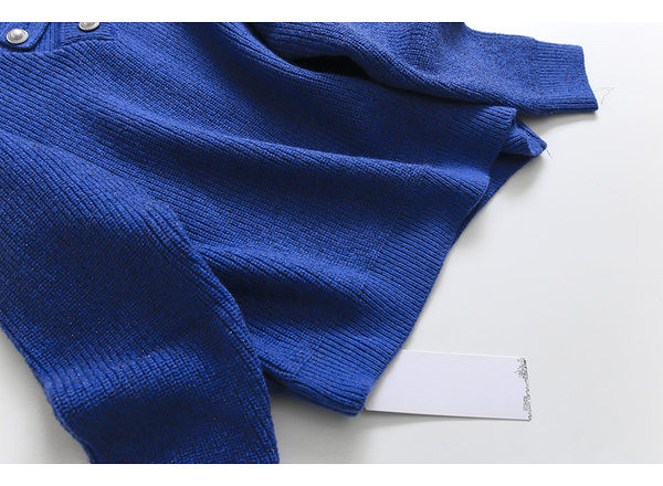 Pulover de damă solid, cu decolteu ascuțit și nasturi