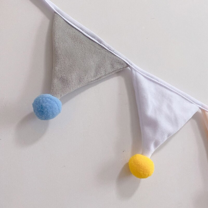 243 cm vimpliga flanellpunner Rippuvad lipunöörid koos plüüsikuulidega Laste vanikuga peoruumi kaunistus