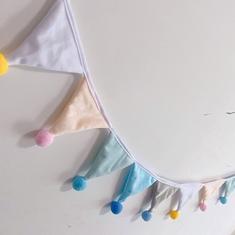 243 cm vimpliga flanellpunner Rippuvad lipunöörid koos plüüsikuulidega Laste vanikuga peoruumi kaunistus