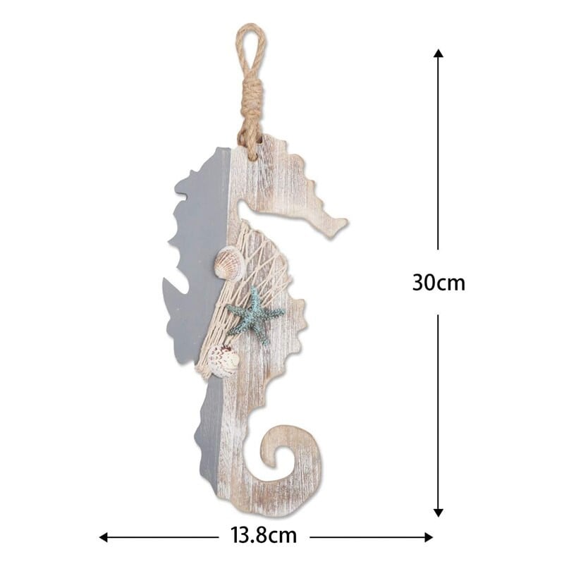 Fából készült dekorációs csikóhal tengeri csillaggal és kagylókkal tengeri dekorációhoz, falra akasztódísz tengerparti témájú lakberendezés