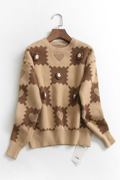 Μοντέρνο γυναικείο πουλόβερ με τρισδιάστατο στοιχείο