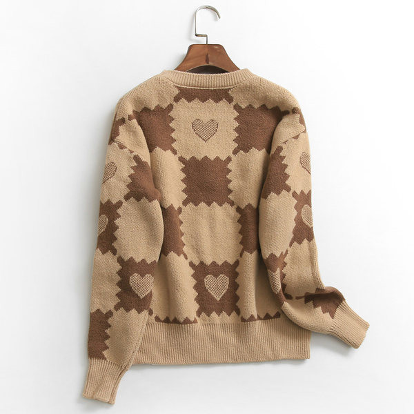 Μοντέρνο γυναικείο πουλόβερ με τρισδιάστατο στοιχείο