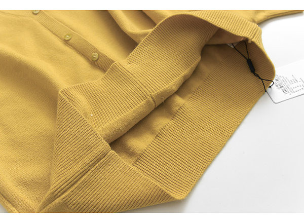 Γυναικεία casual μπλούζα με οβάλ λαιμόκοψη και κούμπωμα με κουμπιά