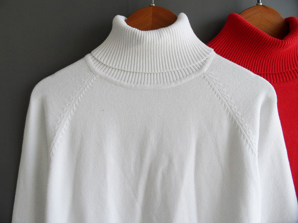 Pulover larg de damă cu gât polo