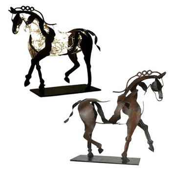 Домашни занаяти Метална статуя на кон с LED светлинна декорация Ретро рустикална ажурна фигурка Офис бюро Конска скулптура Подарък