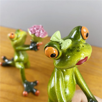 NORTHEUINS 15 см предложение от смола Изпратете цветя Двойка дългокрака фигурка на жаба Креативно животно Подарък за Свети Валентин Декорация на бюрото за дома