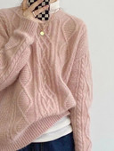 Pulover cu model largi, cu decolteu oval