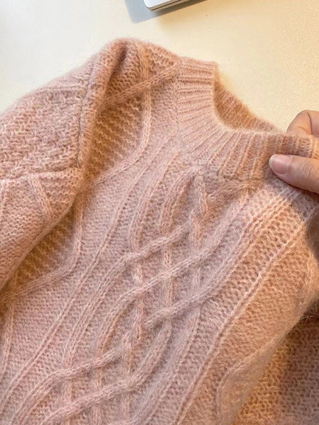 Pulover cu model largi, cu decolteu oval