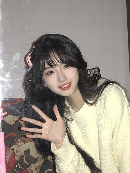 Pulover larg de dama cu decolteu oval - de culoare alba