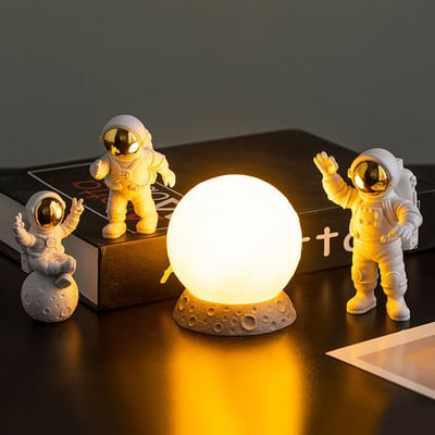 3Pc Σκανδιναβικό ειδώλιο αστροναύτη Action Figures and Moon Decor Resin Astronauta Statue for Room Office Decoration Desktop Decoration