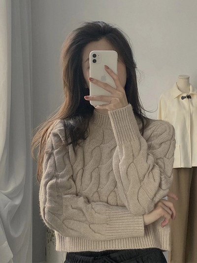 Pulover de damă modern cu guler polo jos