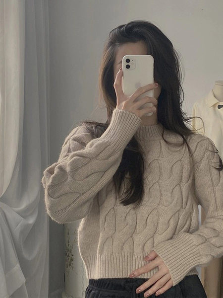 Pulover de damă modern cu guler polo jos