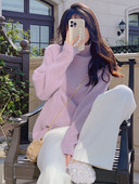 Pulover lat din tricot în coastă, cu guler polo