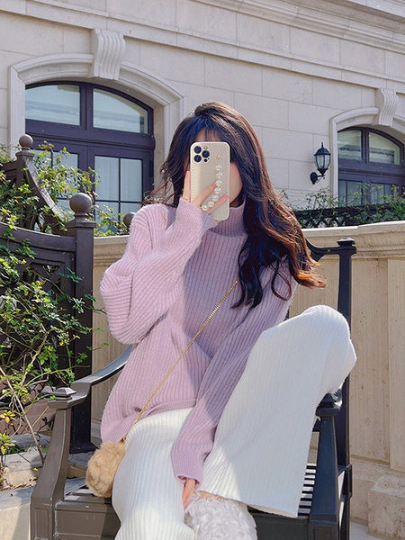 Pulover lat din tricot în coastă, cu guler polo