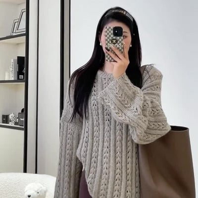 Casual γυναικείο πουλόβερ με οβάλ λαιμόκοψη - καφέ χρώμα