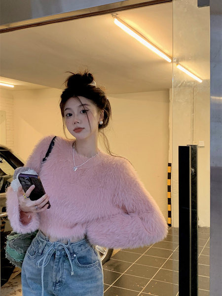 Κοντό πουλόβερ με οβάλ λαιμόκοψη