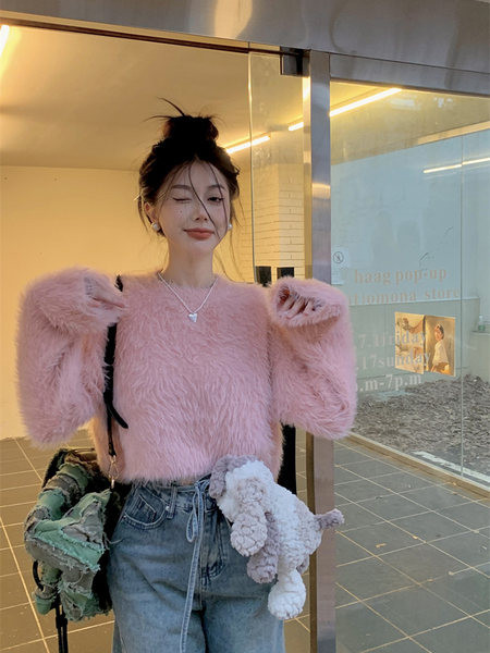 Κοντό πουλόβερ με οβάλ λαιμόκοψη