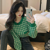 Pulover de damă în carouri cu decolteu oval