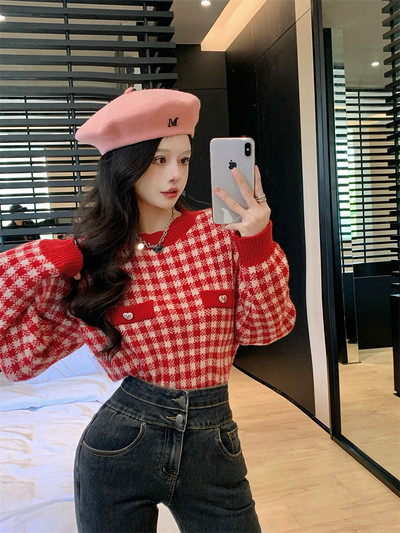 Pulover de damă în carouri cu decolteu oval