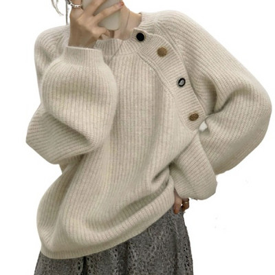 Moderan široki pulover na kopčanje i ovalnog dekoltea