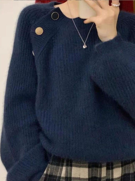 Moderan široki pulover na kopčanje i ovalnog dekoltea
