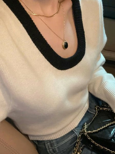 Γυναικείο πουλόβερ - με οβάλ λαιμόκοψη