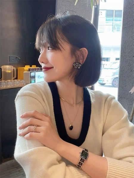 Γυναικείο πουλόβερ - με οβάλ λαιμόκοψη