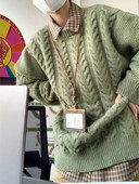 Pulover de damă larg, cu mâneci lungi și decolteu oval