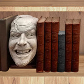 2022 Sculptura Bibliotecii Strălucitoare pentru cărți Heres Johnny Sculpture Rășină Ornament de birou Raft pentru cărți Statuie creativă Figurină