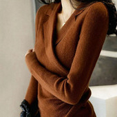 Πλεκτό γυναικείο πουλόβερ με λαιμόκοψη