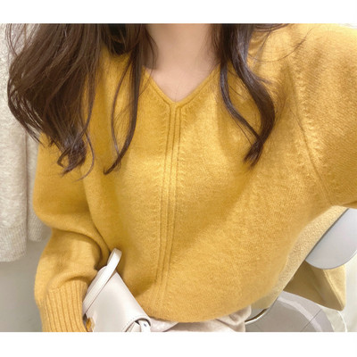 Pulover de damă cu decolteu în V și mâneci lungi