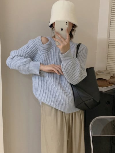 Pulover de damă de culoare uni cu umeri